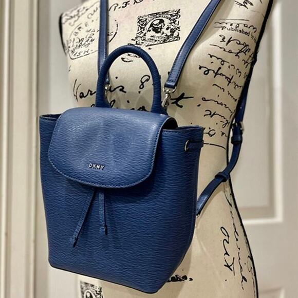 DKNY MINI BACKPACK CROSSBODY BAG LEATHER NAVY BLUE VERSATILE AESTHETIC - Picture 9 of 12